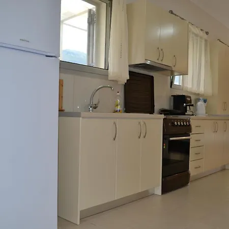 Av * Áyios Nikítas